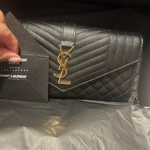 YSL-ENVELOPE LARGE FLAP WALLET IN GRAIN DE POUDRE
EMBOSSED LEATHER - Picture 12 of 14